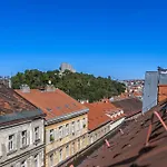 Apartment Rehorova 30 *