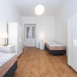 Lejlighed Rehorova 30 *